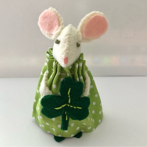 Good luck felt mouse art doll hand-sewn Shamrock clover handmade St. Patrick's - Picture 5 of 9